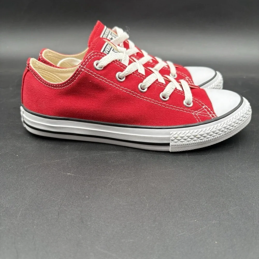 Converse Chuck Taylor All Star Low Top Youth Size 3 Red Canvas Sneakers 3J236